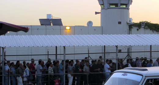 eyal_checkpoint_btselem