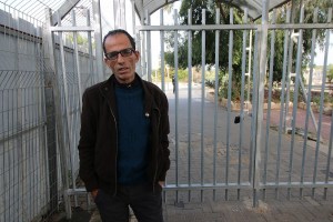 Maher Al-Sheikh, a Palestinian worker from the village of Sanniriya, at the Israeli checkpoint near Qalqilya, the West Bank. (Photo: Activestills)
